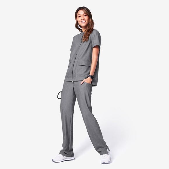 NWT FIGS KADE CARGO Gray Moisture Wick Scrubs Pant - Picture 2 of 8